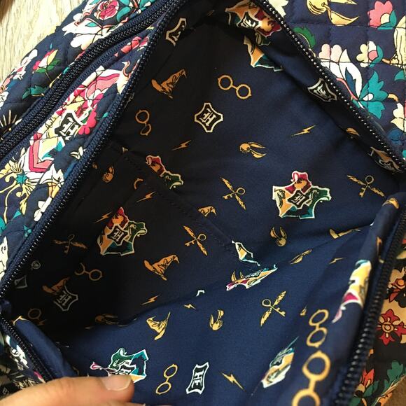 NWT Vera Bradley x Harry Potter Sling Backpack  home to hogwarts - Picture 8 of 9